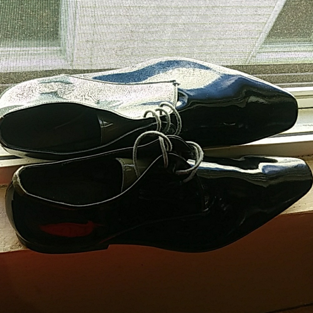 Tuxedo shoes